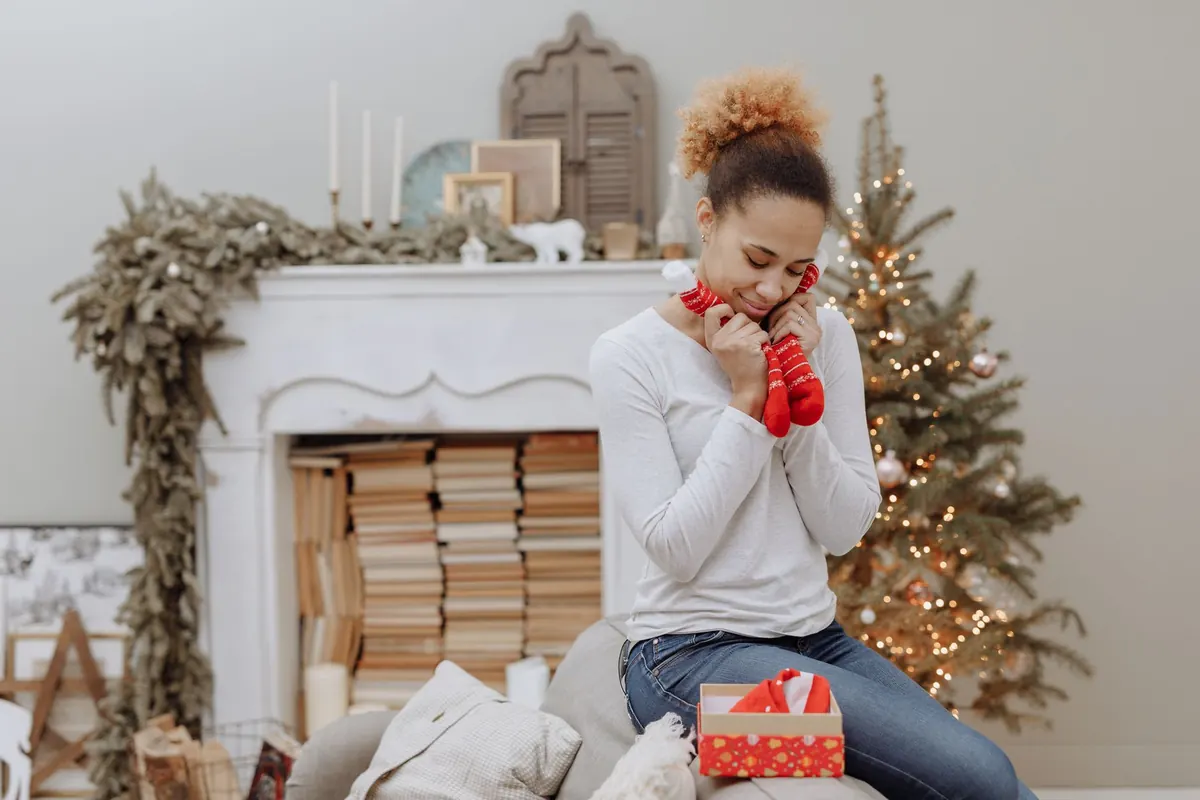 20 Christmas Story Prompts for Family-Friendly Tales
